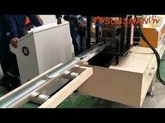 Светлая стальная обрамляя машина